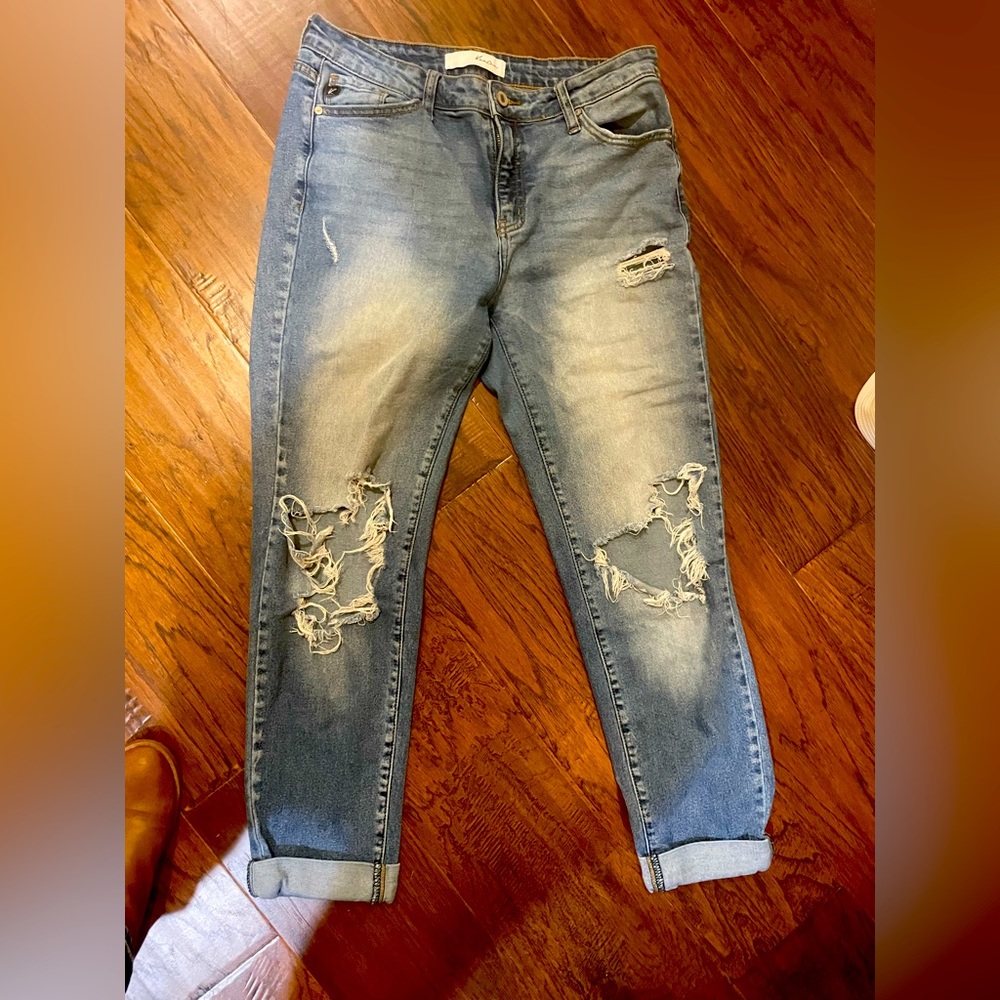 Kancan ripped distressed jeans size 7/27.